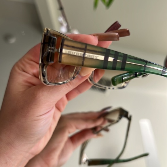 Burberry Sunglasses - Picture 4 of 9